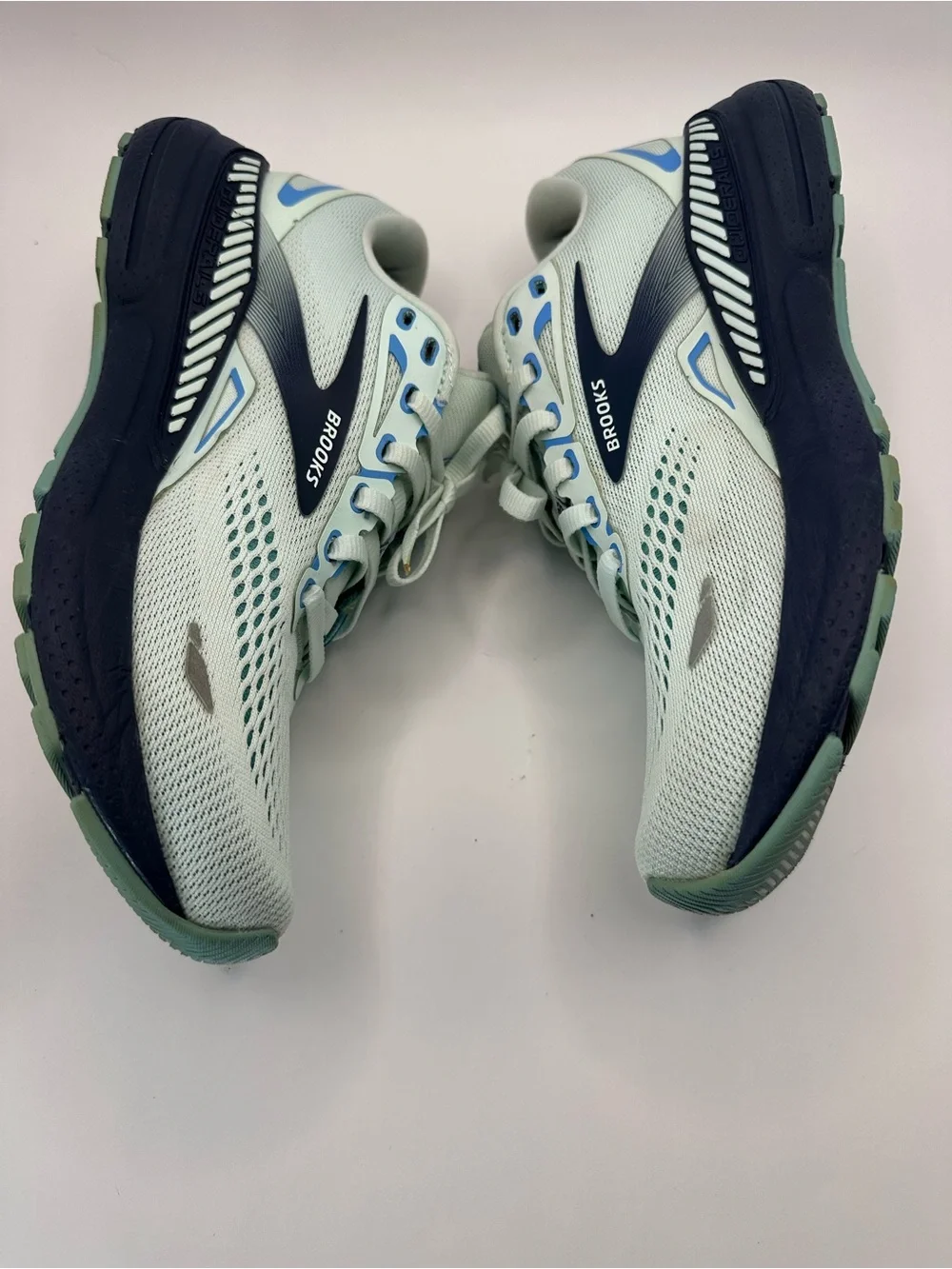 Brooks Adrenaline GTS 23 Women’s Size 8.5 B Running Shoes Blue Glass/ Marina